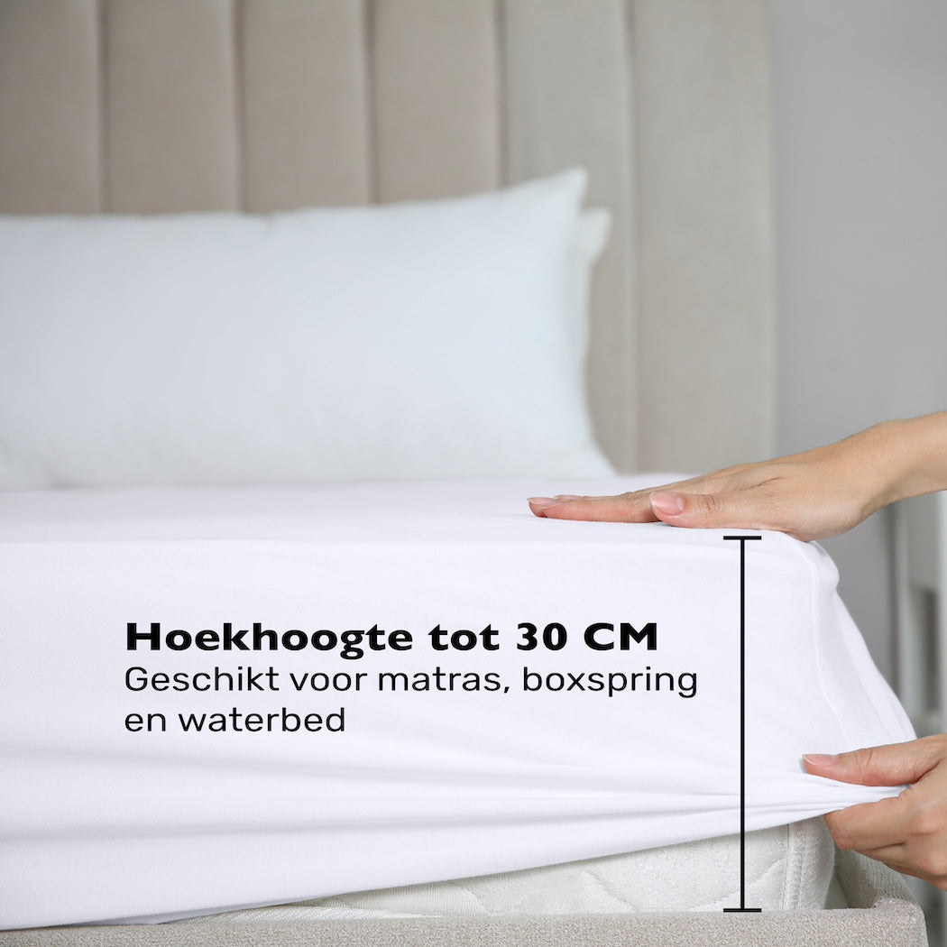 De maximale hoekhoogte van deze witte jersey hoeslaken is 30 cm. Geschikt voor matras, boxspring en waterbed. 