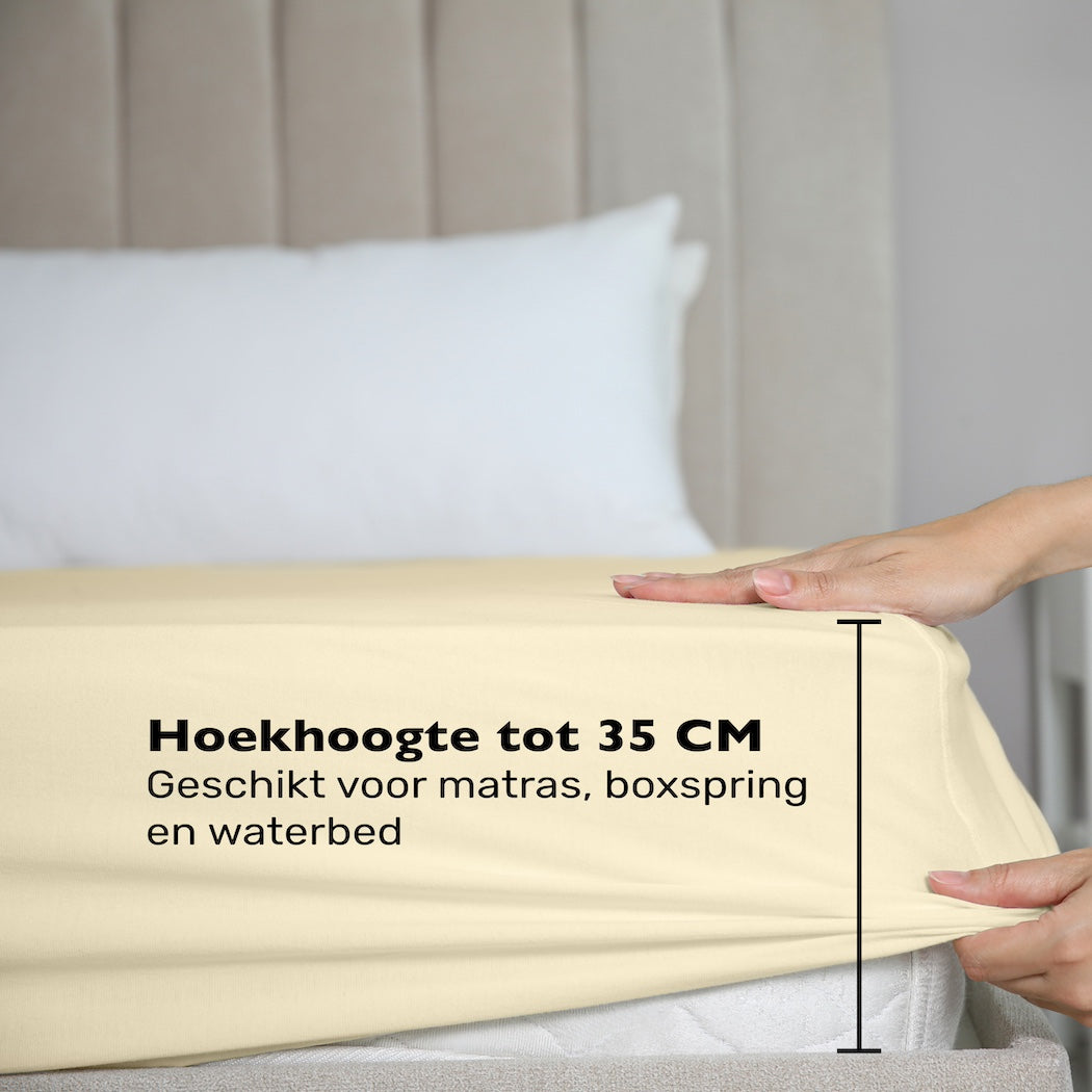 De maximale hoekhoogte van deze ecru jersey hoeslaken is 35 cm. Geschikt voor matras, boxspring en waterbed. 