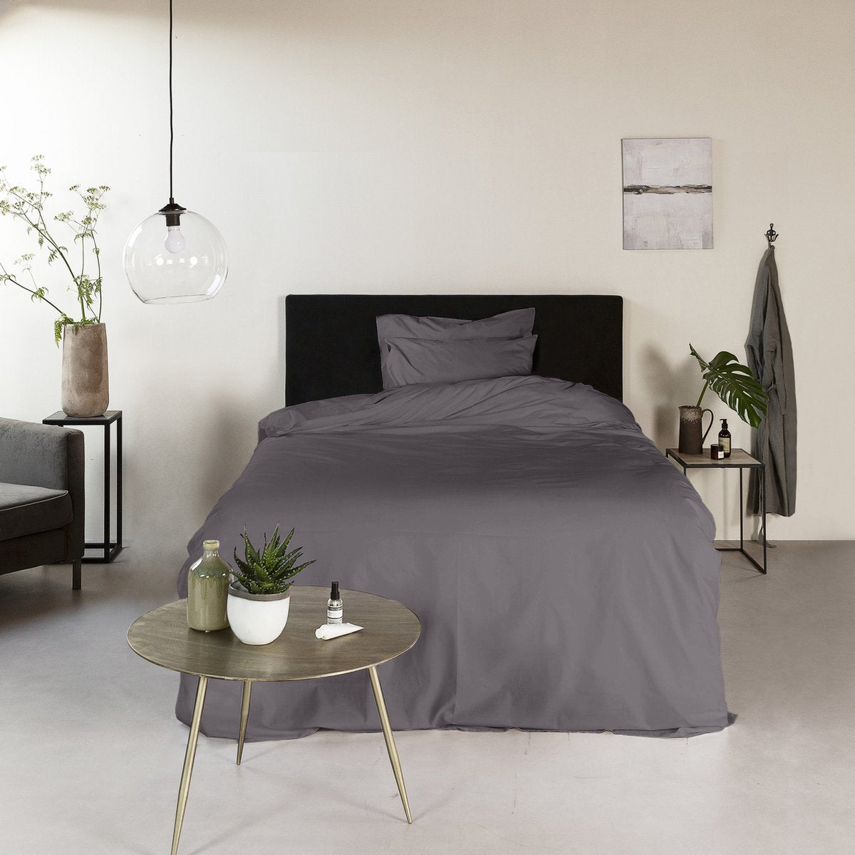 Effen antraciet katoenen dekbedovertrek 140x200 in slaapkamer - tijdloze stijl en ademend comfort uni – Beterkatoen