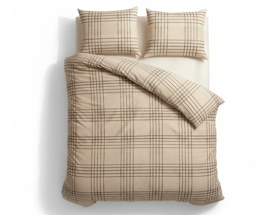 Tweepersoons dekbedovertrek 240x220 Lits-Jumeuax in beige tartan geruit patroon met twee bijpassende kussenslopen, productfoto op witte achtergrond - Beterkatoen.
