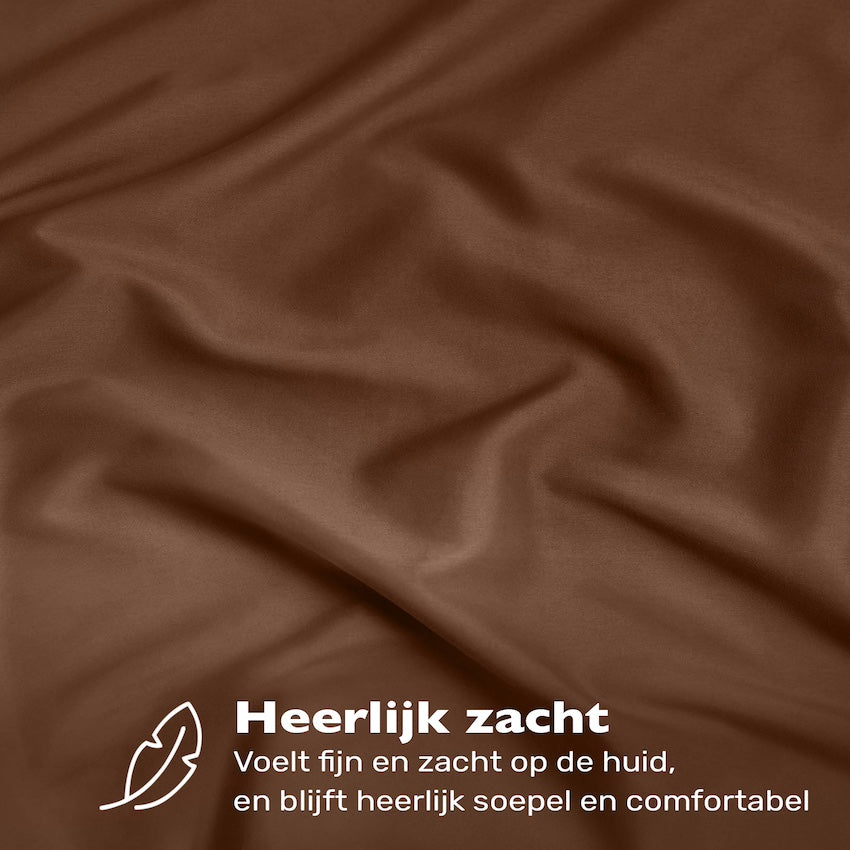 Bruin en zacht hoeslaken van 100% katoen jersey. Voelt fijn en zacht op de huid en blijft heerlijk soepel en comfortabel.