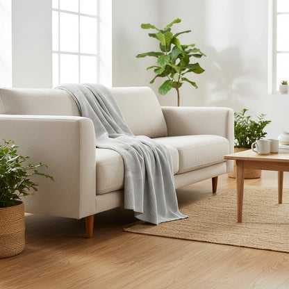 grijze plaid op de bank van 100% katoen