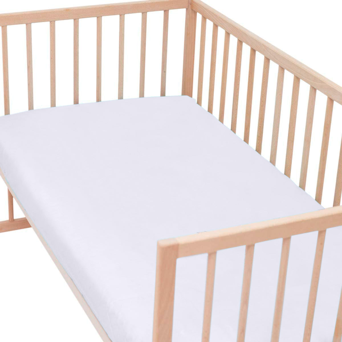 Kinderhoeslaken jersey wit op ledikant - Beterkatoen