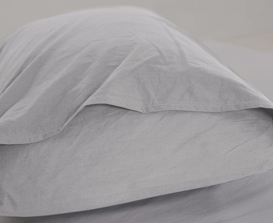 Grijze katoenen kussensloop 60x70 met flap - stijlvol en glad geweven voor de juiste pasvorm - Beterkatoen