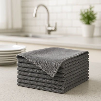 Sfeerbeeld van antraciete microvezeldoekjes in de keuken - ideaal voor afnemen, poetsen en schoonmaken - Beterkatoen
