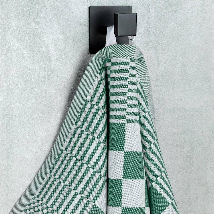 Detail van ophanglus van groene theedoek - sterk afgewerkt voor dagelijks gebruik in horeca - Beterkatoen