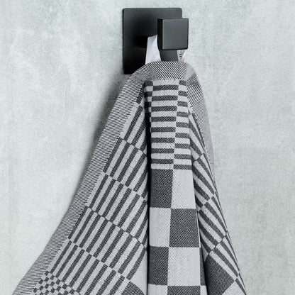 Detail van ophanglus van zwarte theedoek - sterk afgewerkt voor dagelijks gebruik in horeca - Beterkatoen